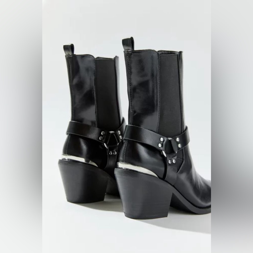 🆕 URBAN OUTFITTERS | LOLA SQUARE TOE BOOT | BLACK | SIZE: 8 - Picture 4 of 8
